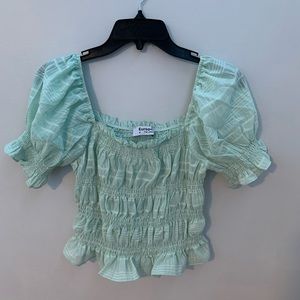 Green puffy sleeves shirt